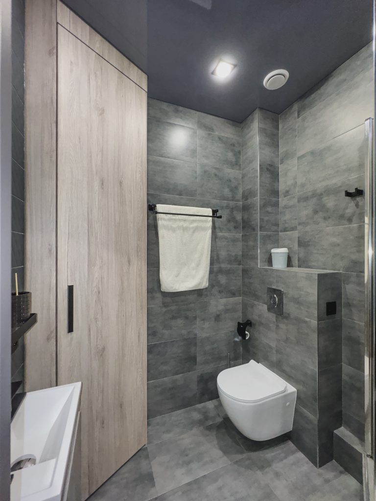 a modern bathroom with grey lino flooring Vinyl Flooring in Manchester Modern bathroom with vinyl flooring